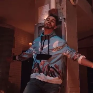 Le sweatshirt imprimé 3.Paradis porté par N.O.S. sur le compte Instagram de @3paradis