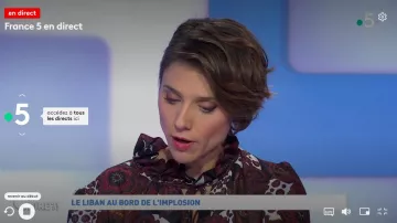 The top collar victorian voile blue printed Mélanie Taravant in C to say