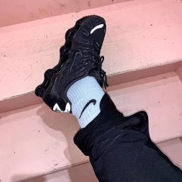 Nike shox total trainer porté par jana aasland sur le compte Instagram de @asos_jana