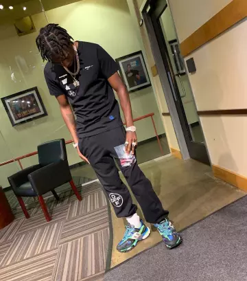 Le t-shirt Off-White Mariana de Silva de Lil Tjay sur le compte Instagram de @liltjay