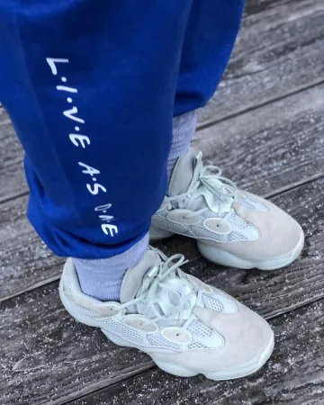 Adidas Yeezy 500 Blush sur le compte Instagram de @pghkickz_412