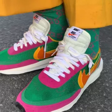 Les sneakers nike multicolores à double swoosh portées par Trinidad James sur le compte Instagram de @trinidadjamesgg