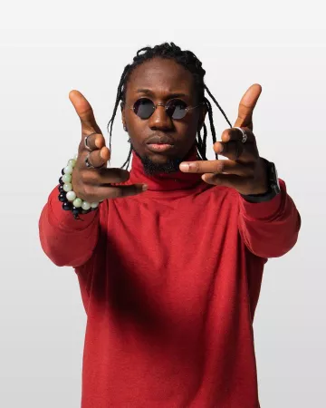 The red turtleneck of that Still Fresh on the account Instagram of @stillfresh75