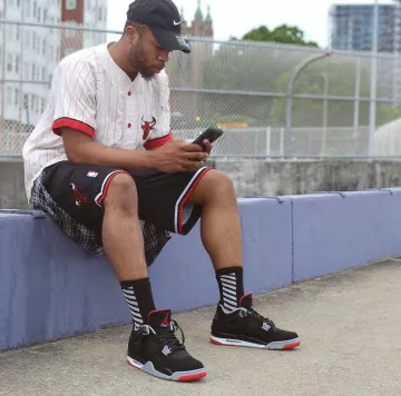 Air Jordan 4 " criado " usado por cjjustdoit en la cuenta de Instagram de @cjjustdoit 
