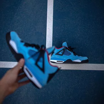 Air Jordan 4 x Travis Scoot carried by yourlaces on the account Instagram of @yourlaces 