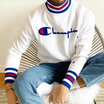 Suéter de cuello de tortuga blanco Champion usado por @asos_thomas en la cuenta de Instagram de @asos_thomas