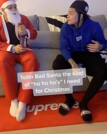 Les claquettes ellesse noires de Young M.A sur le compte Instagram de @youngma