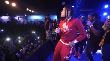 The sweater Dolce & Gabbana Young Mr. A's account on the Instagram of @youngma