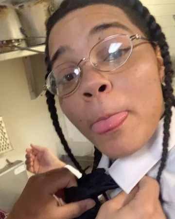 Eyeglasses oval Young M. A on the account Instagram of @youngma