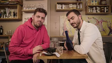 The hoody fuchsia pink Stone Cross on the account Instagram of @pierrecroce