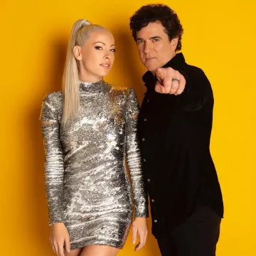 El vestido plateado de Marie-Mai en la cuenta de Instagram de @mariemaireal