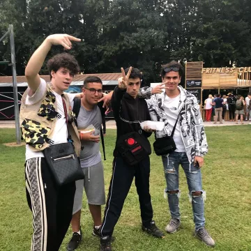 El Gucci de gran tamaño de Sirap trotando en la cuenta de Instagram de @sirapxv