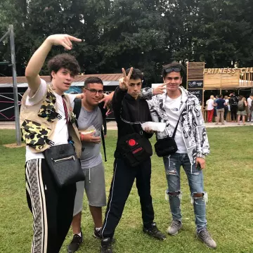 El Gucci de gran tamaño de Sirap trotando en la cuenta de Instagram de @sirapxv