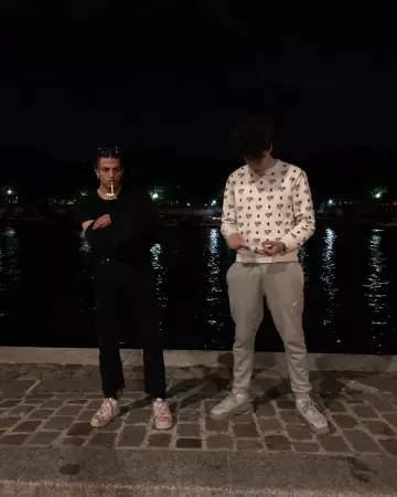 El nike jogging usado por Sirap en la cuenta de Instagram de @sirapxv