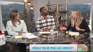 Matériel en Faux Cuir Straight-Leg Pantalon porté par Morgan Stewart sur E! News Du 18 Décembre 2019