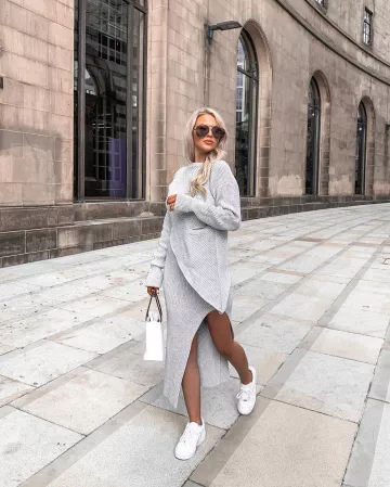 Zapatos blancos de Lauren Watson en la cuenta de Instagram @laurenxwatsonnn