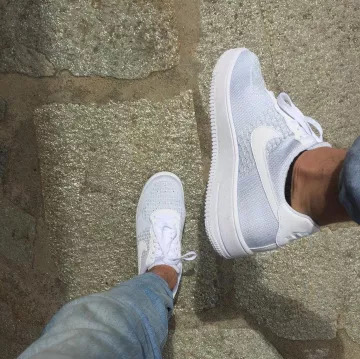 Fuerza Aérea 1 flyknit " platinium blanco " usado por _.ugo en la cuenta de instagram de @_.ugo 