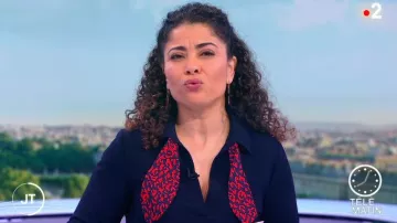 The dress Rebecca night blue neck scarf of crepe fluid Nabilla Tabouri in Télématin