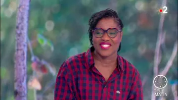 The straight shirt cotton plaid Claudia Tagbo in Télématin