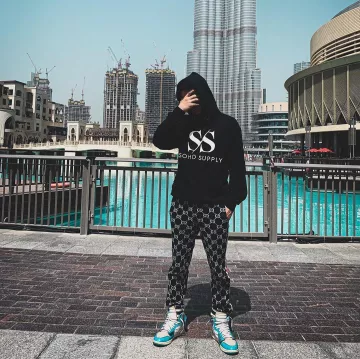 Air Jordan 1 x off-white " unc " porté par jadrxma  sur le compte Instagram de @jadrxma 