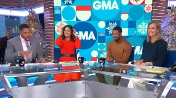 Tory burch Pleat Detail Vestido crepé de manga larga usado por Cecilia Vega en Good Morning America 18 de diciembre de 2019