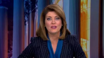 Alexander mcqueen Pinstripe Un Bouton de Veste, de la Marine et Ivoire porté par Norah O'Donnell sur CBS, Ce Matin, le 18 décembre 2019
