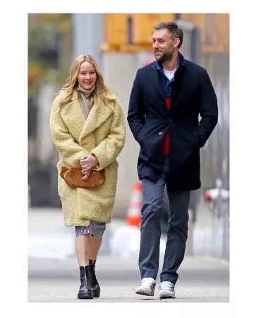 Khaite L'Aimee Embrayage De Caramel Daim porté par Jennifer Lawrence Ville de New York, 17 décembre 2019