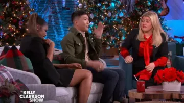 Gucci Chemisier à Col Lavallière porté par Kelly Clarkson sur L'Kelly Clarkson Montrer le 19 décembre 2019