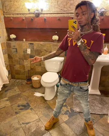 Las zapatillas nike air marrones usadas por Swae Lee en la cuenta de Instagram de @swaelee