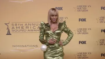 Métallique Wrap Mini Robe portée par Giselle (Nicole Ari Parker) dans l'Empire Saison 6 Épisode 10