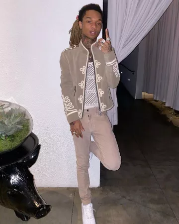 Las zapatillas bajas de balnche que lleva Swae Lee en la cuenta de Instagram de @swaelee