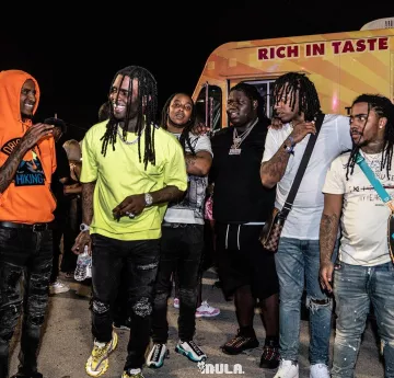 The t-shirt neon green worn by Chief Keef on the account Instagram of @chieffkeeffsossa