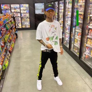 Las zapatillas nike completamente blancas que lleva Swae Lee en la cuenta de Instagram de @swaelee