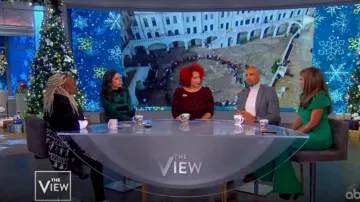 Reformation Carmelina reunió vestido Midi de seda y satén usado por Abby Huntsman en The View 19 de diciembre de 2019