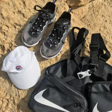 Nike React Element 87 Anthracite Black portée par miniswoosh   sur le compte Instagram de @miniswoosh 
