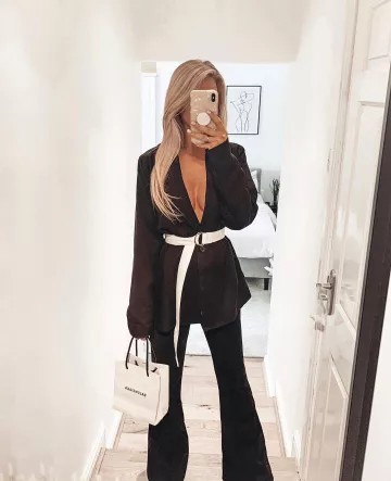Cinturón blanco de Lauren Watson en la cuenta de Instagram @laurenxwatsonnn