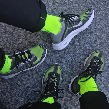 Nike React Element 87 Anthracite Black worn by miniswoosh on the account Instagram of @miniswoosh 