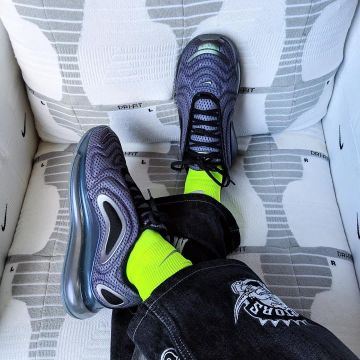 Air Max 720 Black Anthracite portée par miniswoosh   sur le compte Instagram de @miniswoosh 