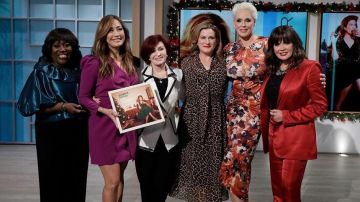 Helmut lang Pantalones de satén de pierna recta usados por Marie Osmond en The Talk 19 de diciembre de 2019