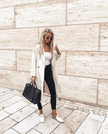 Gabardina de Lauren Watson en la cuenta de Instagram @laurenxwatsonnn