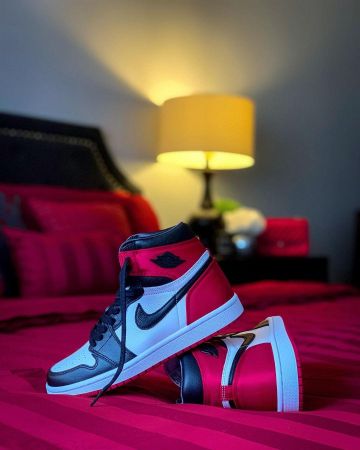 Jordan 1 Retro High Satin Black Toe (W) sur le compte Instagram de @styleisaweapon