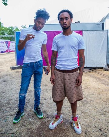 Les sneakers nike grises, noires et vertes portées par Djay Sremm sur le compte Instagram de @slimjxmmi