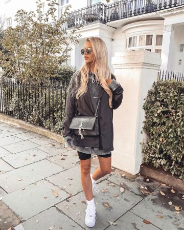 Bolso de cuero negro de Lauren Watson en la cuenta de Instagram @laurenxwatsonnn