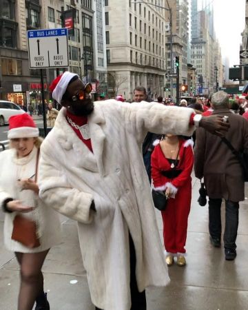 The cloak in fur white worn by Gucci Mane on the account Instagram of @laflare1017