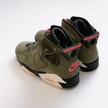 Jordan 6 Retro Travis Scott portée par whosmarky   sur le compte Instagram de @whosmarky 