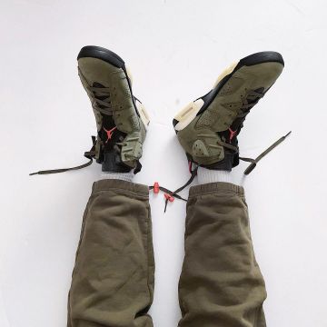 Jordan 6 Retro Travis Scott portée par whosmarky   sur le compte Instagram de @whosmarky 