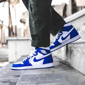 Jordan 1 Retro Storm Blue portée par whosmarky   sur le compte Instagram de @whosmarky 