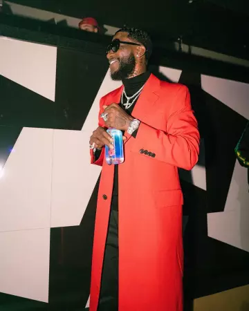 Le manteau rouge porté par Gucci Mane sur le compte Instagram de @laflare1017