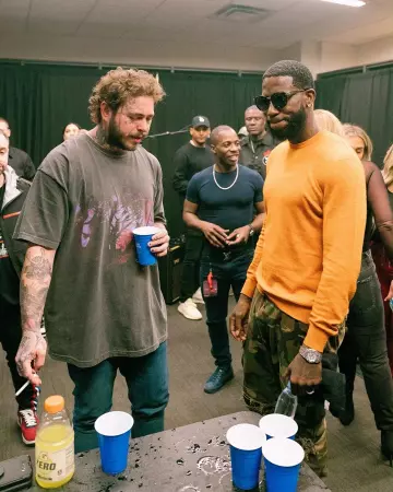 Sweat jaune moutarde porté par Gucci Mane sur le compte Instagram de @laflare1017