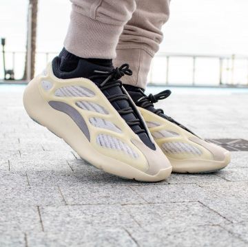 Adidas yeezy 700v3 " azael " usado por yankeekicks en la cuenta de Instagram de @yankeekicks 